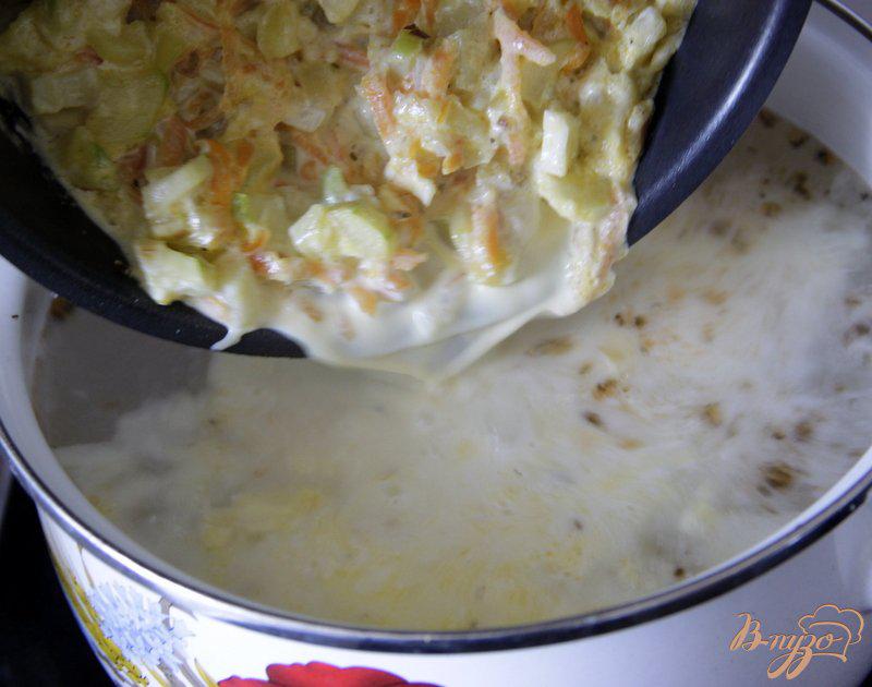 Фото приготовление рецепта: Суп из сёмги и кабачка, с рисом шаг №5