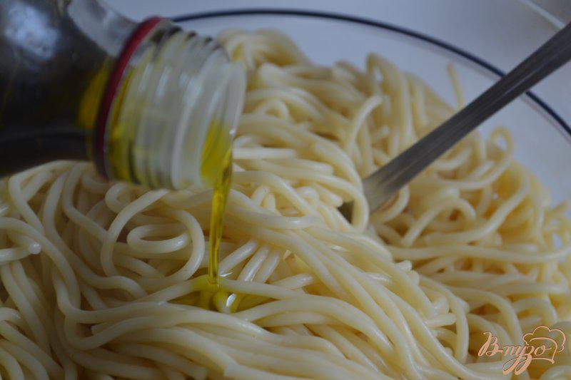 Фото приготовление рецепта: Спагетти с кусочками  ветчины и грейпфрутом шаг №3