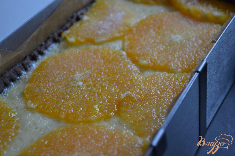 Фото приготовление рецепта: Творожный пирог с апельсинами шаг №9