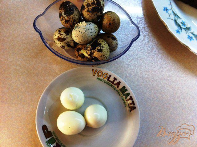 Фото приготовление рецепта: Канапе с икрой и перепелиными яйцами шаг №2