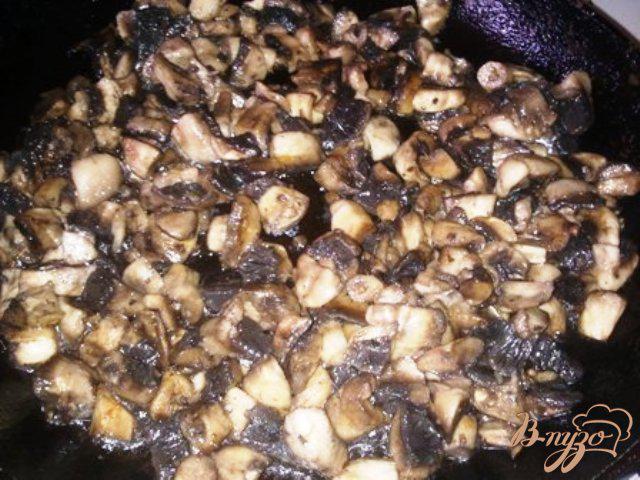 Фото приготовление рецепта: Картофельная запеканка с грибами шаг №5
