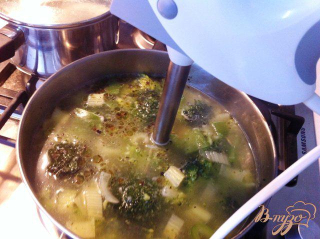 Фото приготовление рецепта: Крем суп из брокколи шаг №9