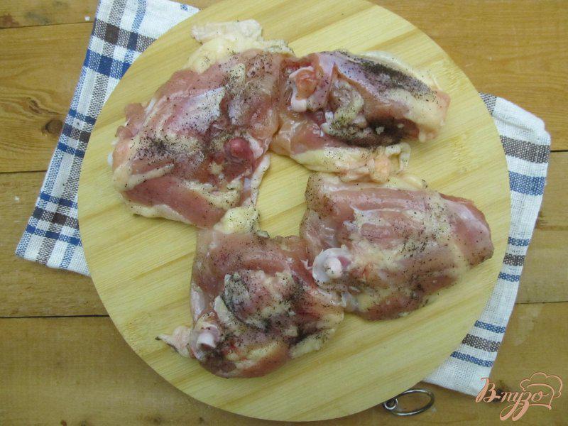 Фото приготовление рецепта: Ароматные  куриные бедра гриль. шаг №2