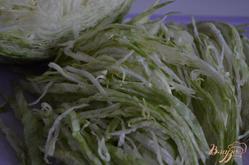 Фото приготовление рецепта: Овощной салат с вяленой клюквой и тыквенными семечками шаг №1