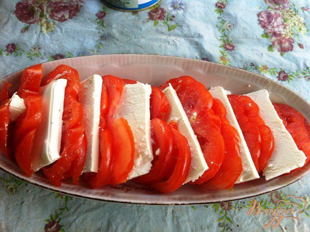 Фото приготовление рецепта: Закуска из помидор и сыром Феты шаг №5