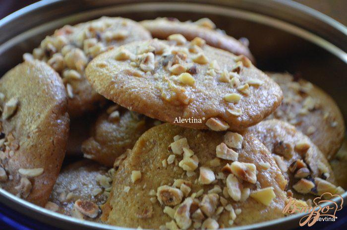 Фото приготовление рецепта: Печенье с орешками шаг №5