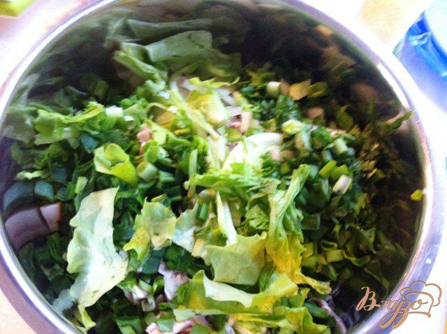 Фото приготовление рецепта: Салат овощной с курицей и ананасом шаг №10