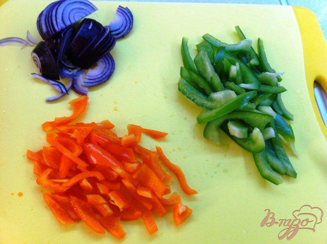 Фото приготовление рецепта: Салат овощной с кальмарами шаг №4