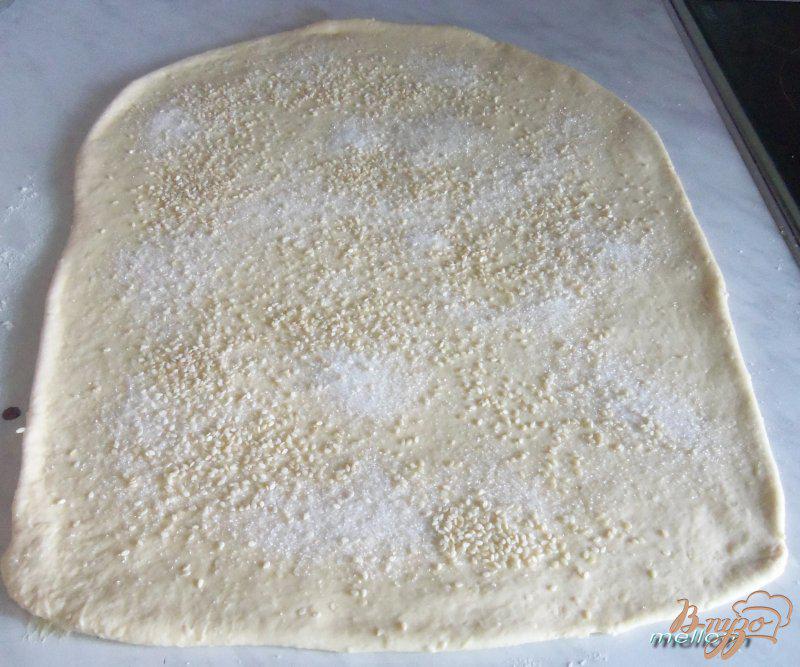 Фото приготовление рецепта: Сметанное печенье с ликером и кунжутом шаг №3
