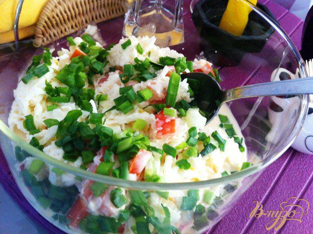 Фото приготовление рецепта: Салат с редисом Нули. шаг №9