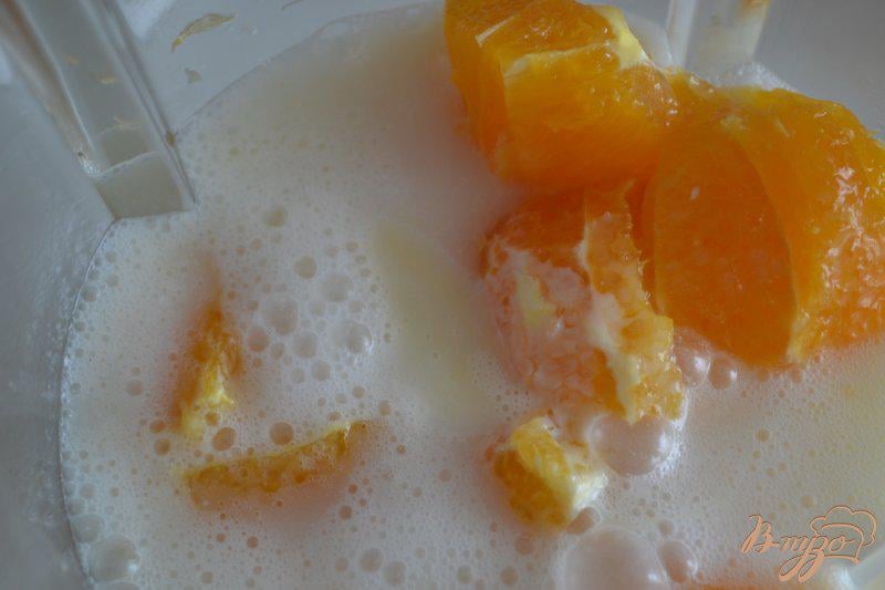 Фото приготовление рецепта: Кокосово-апельсиновый смузи шаг №3