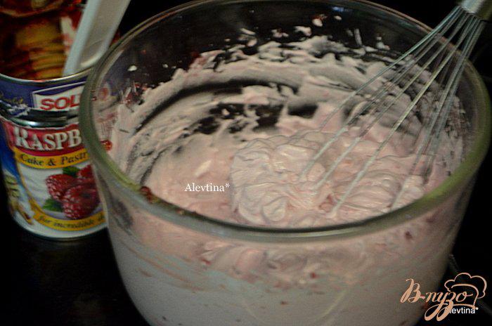 Фото приготовление рецепта: Торт праздничный с ягодным вкусом шаг №6