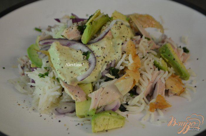 Фото приготовление рецепта: Куриный салат с авокадо шаг №4