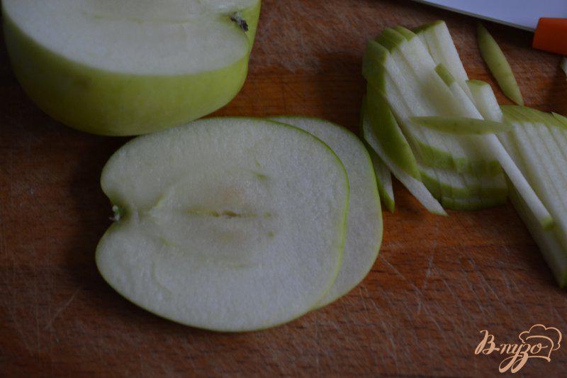 Фото приготовление рецепта: Салат с фасолью и яблоком шаг №2