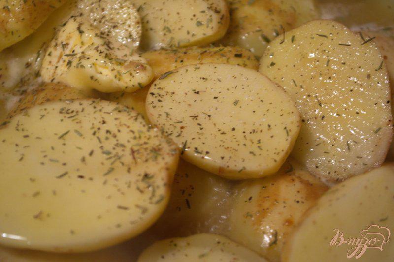 Фото приготовление рецепта: Молодая картошка в сковородке шаг №4
