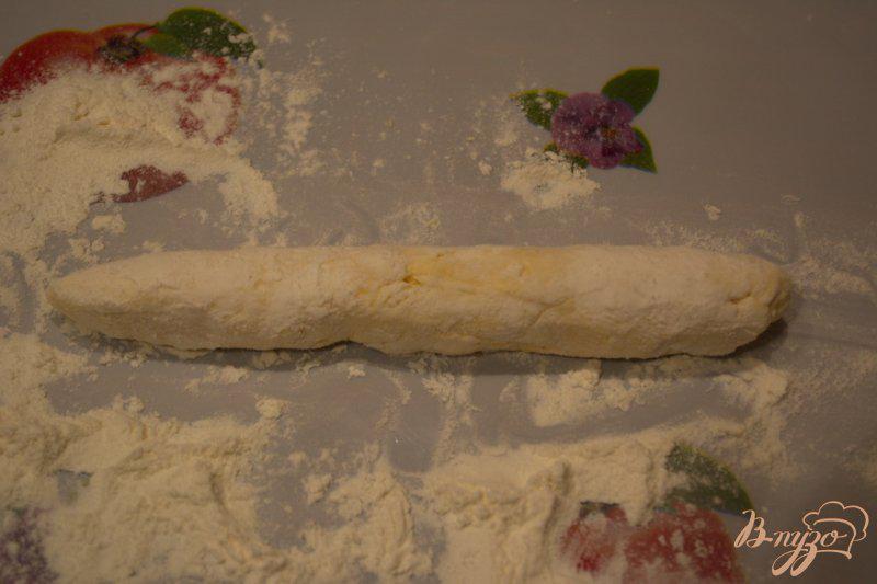 Фото приготовление рецепта: Ленивые ушки со сметаной и джемом шаг №3