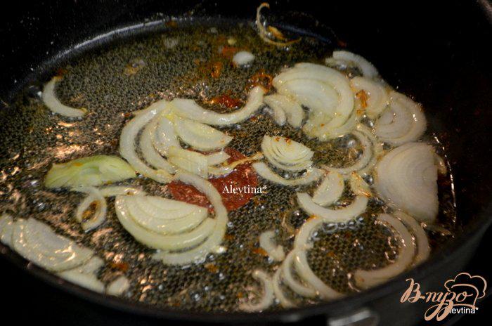 Фото приготовление рецепта: Курица в бальзамическом уксусе с оливками и орехами шаг №2