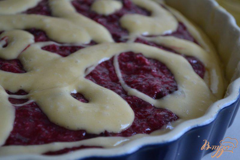 Фото приготовление рецепта: Пирог с вишневой прослойкой шаг №7
