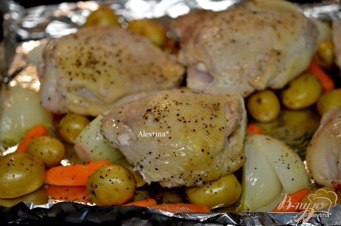 Фото приготовление рецепта: Курица с овощами в горчичном-вином соусе шаг №3