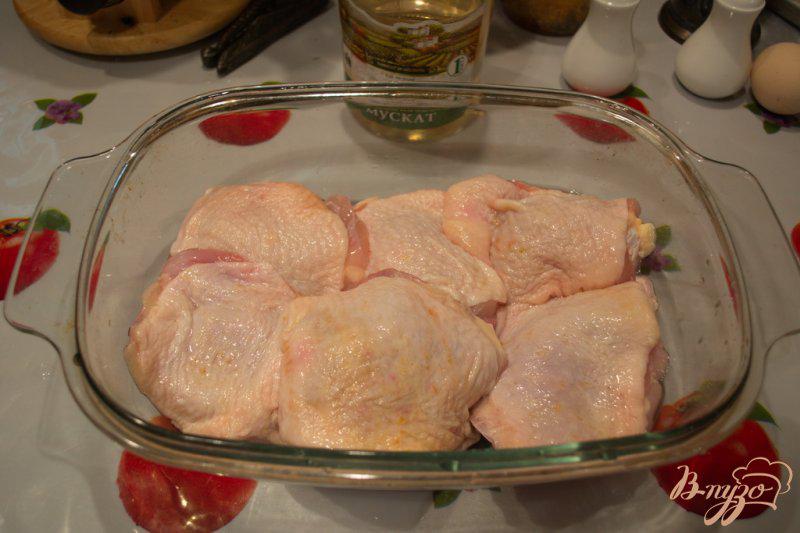 Фото приготовление рецепта: Куриные бедра запеченные в вине с шашлычными специями шаг №1