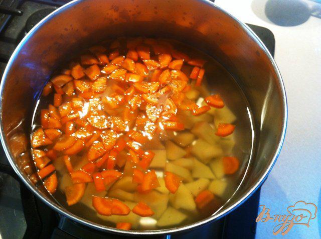 Фото приготовление рецепта: Пельменный суп. шаг №3