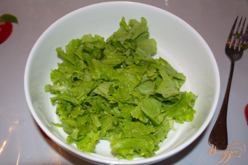 Фото приготовление рецепта: Салат с беконом, салатными листьями и яйцом шаг №5