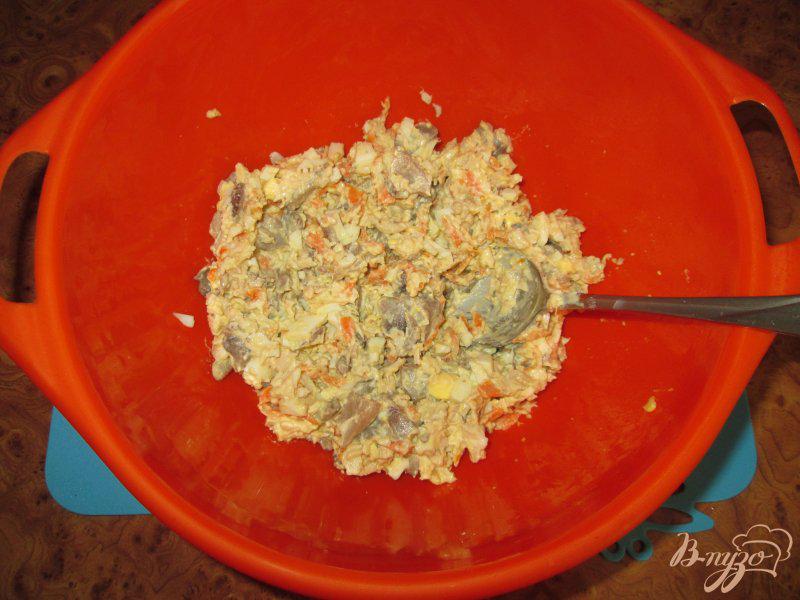 Фото приготовление рецепта: Салат с грибами, курицей и яйцом шаг №5