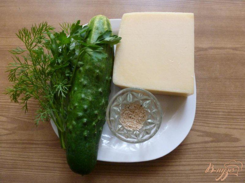Фото приготовление рецепта: Закуска из огурцов и сыра шаг №1