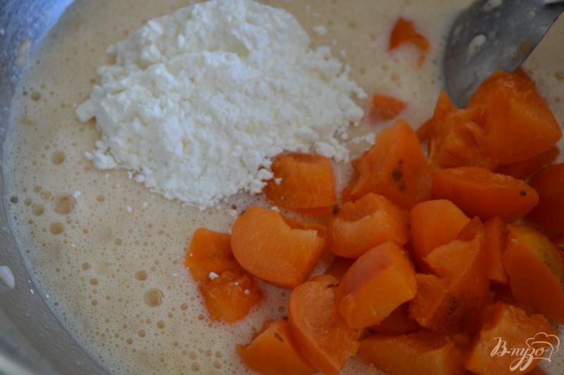 Фото приготовление рецепта: Рисовый пудинг с абрикосами шаг №3