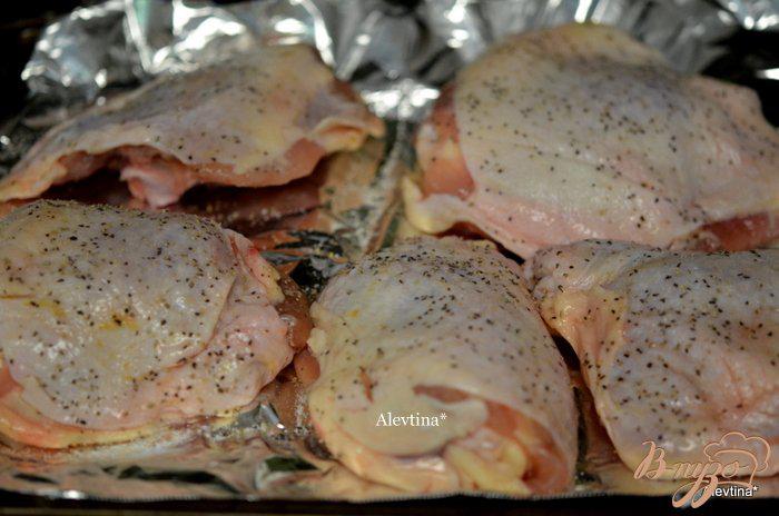 Фото приготовление рецепта: Куриные бедрышки с чили соусом и медом шаг №1