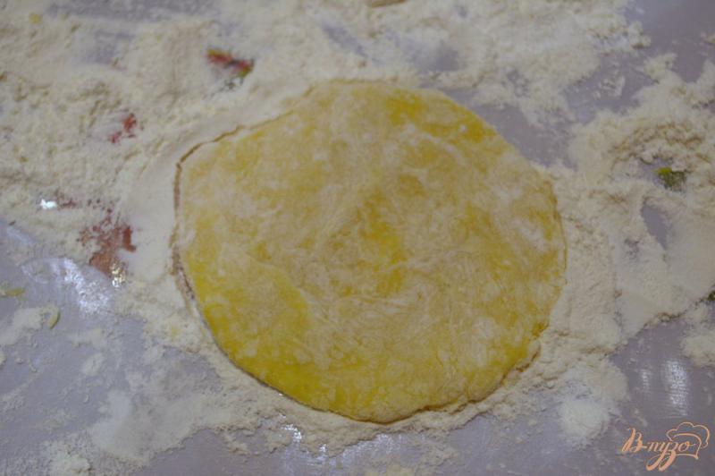 Фото приготовление рецепта: Картофельные вареники с курицей шаг №11