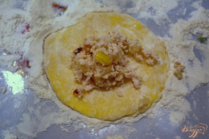 Фото приготовление рецепта: Картофельные вареники с курицей шаг №12