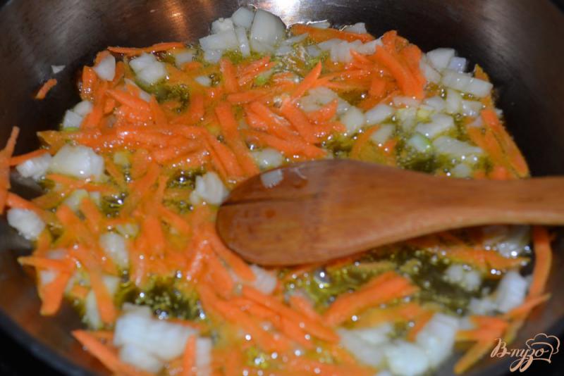 Фото приготовление рецепта: Сливочный суп с сыром и сырными палочками шаг №3