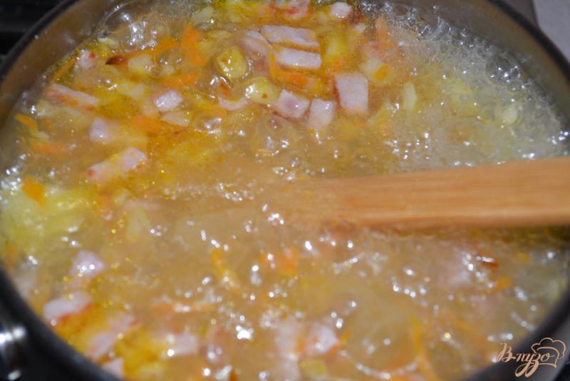 Фото приготовление рецепта: Сливочный суп с сыром и сырными палочками шаг №6