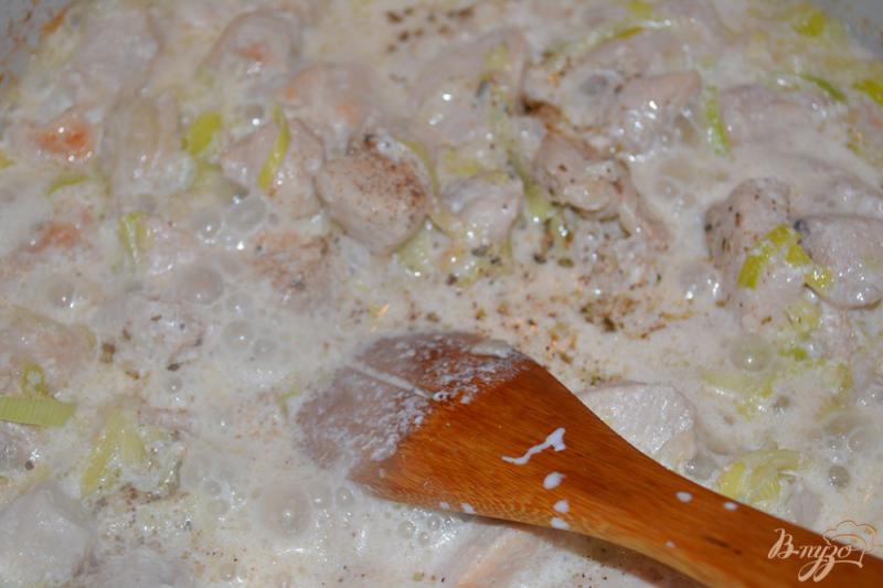 Фото приготовление рецепта: Куриное филе в сливочном соусе с каперсами шаг №4