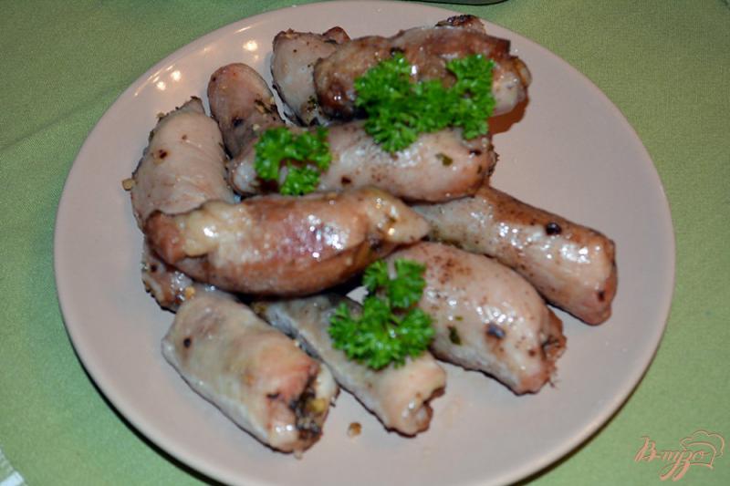 Фото приготовление рецепта: Свиные пальчики с начинкой из грецкого ореха и зелени шаг №4