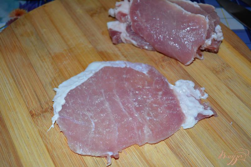 Фото приготовление рецепта: Свиные пальчики с начинкой из грецкого ореха и зелени шаг №1