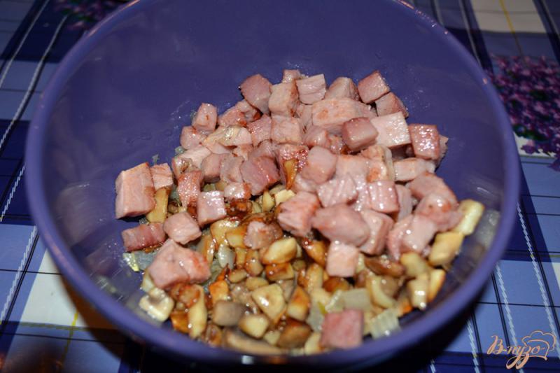 Фото приготовление рецепта: Картофель с начинкой запеченый с сыром шаг №6