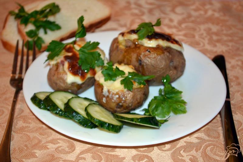 Фото приготовление рецепта: Картофель с начинкой запеченый с сыром шаг №11