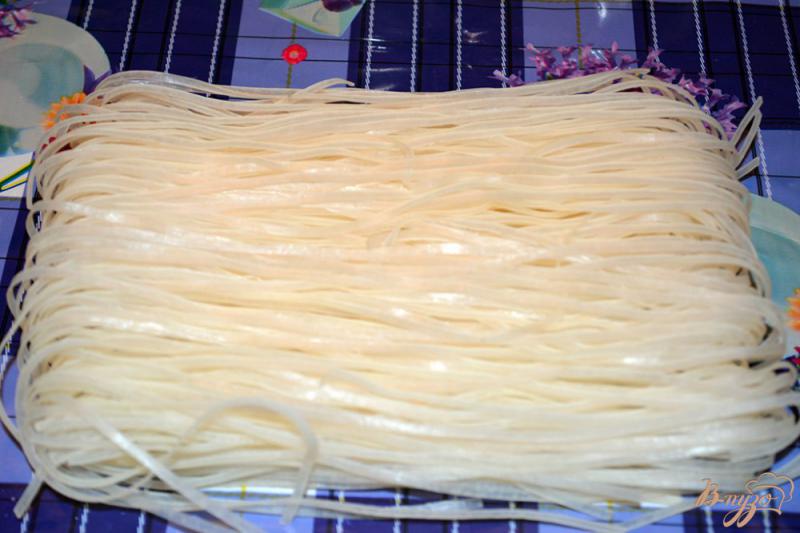 Фото приготовление рецепта: Рисовая лапша с грибами шаг №1