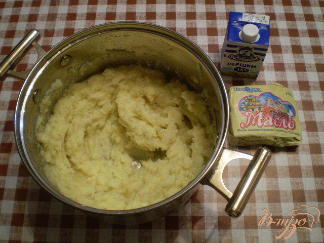 Фото приготовление рецепта: Вареники с молодым картофелем и укропом шаг №2