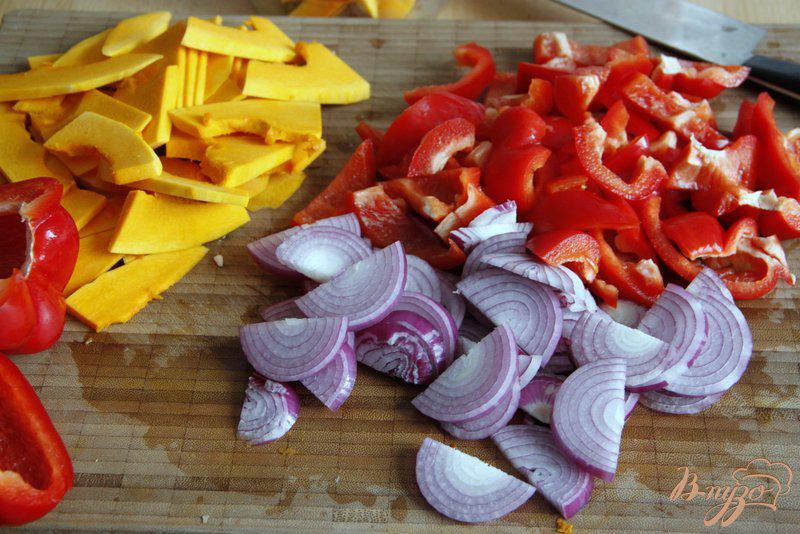 Фото приготовление рецепта: Закусочный салат из маринованных овощей шаг №2