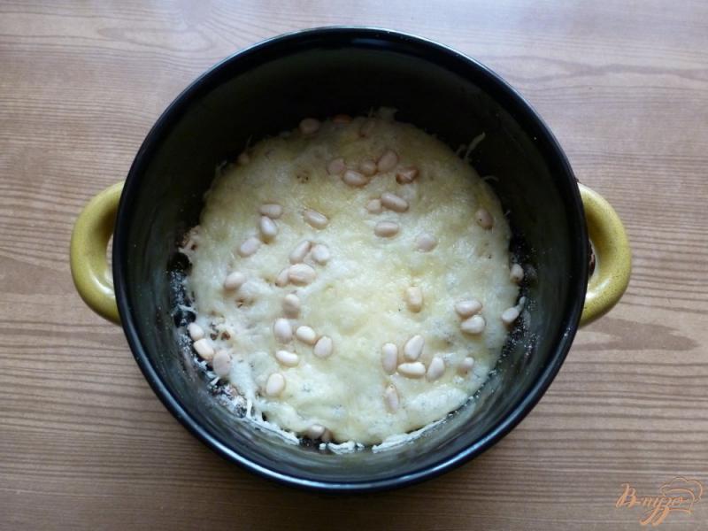 Фото приготовление рецепта: Шпинат под сыром с кедровыми орешками шаг №3