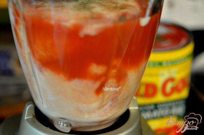 Фото приготовление рецепта: Холодный томатный суп с кефиром шаг №1