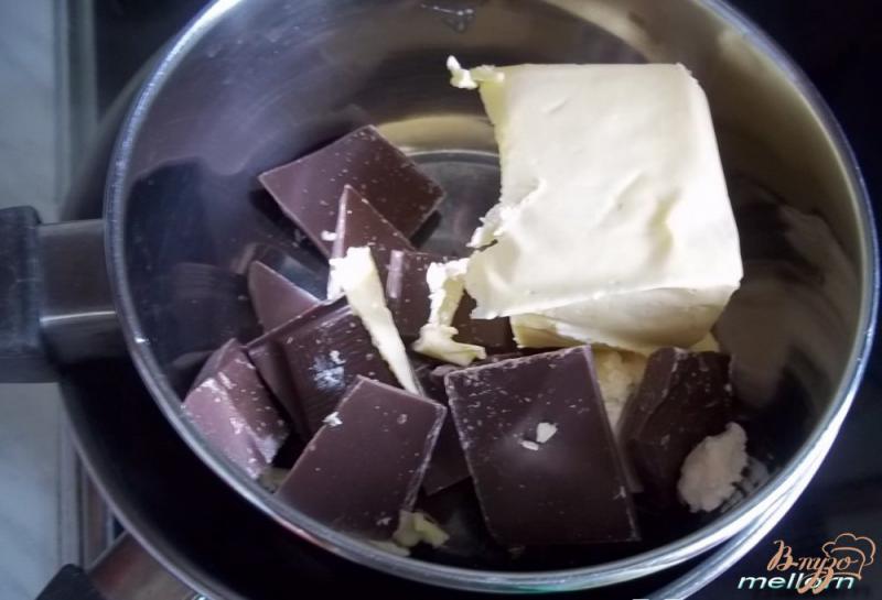 Фото приготовление рецепта: Двойные шоколадные кексы шаг №1