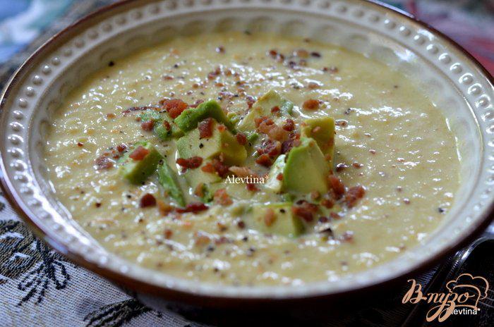 Фото приготовление рецепта: Суп с луком-порей ,с  овощами и авокадо шаг №4