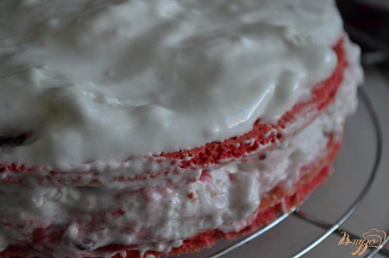 Фото приготовление рецепта: Бисквитный торт с кремом из маршмеллоу шаг №5