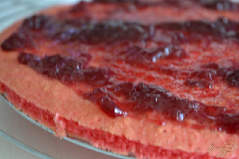 Фото приготовление рецепта: Бисквитный торт с кремом из маршмеллоу шаг №3