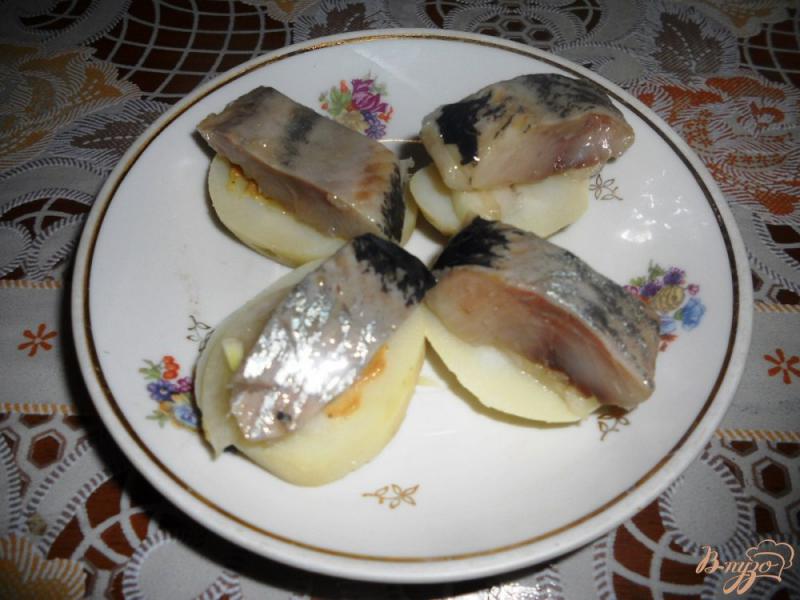 Фото приготовление рецепта: Простая закуска из сельди и картофеля шаг №5