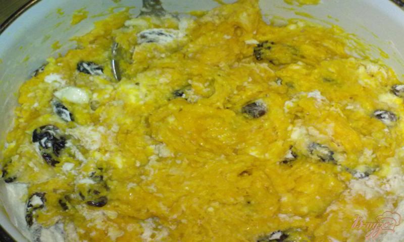Фото приготовление рецепта: Кексы тыквенные с медом и апельсином шаг №5